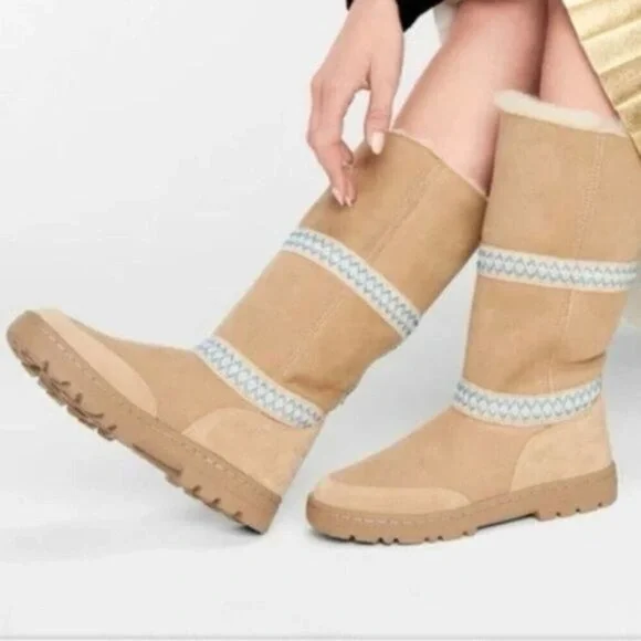 UGG Wonen’s Vintage Sundance Revival Tall Shearling Sand Boots SZ 9 - Picture 2 of 13